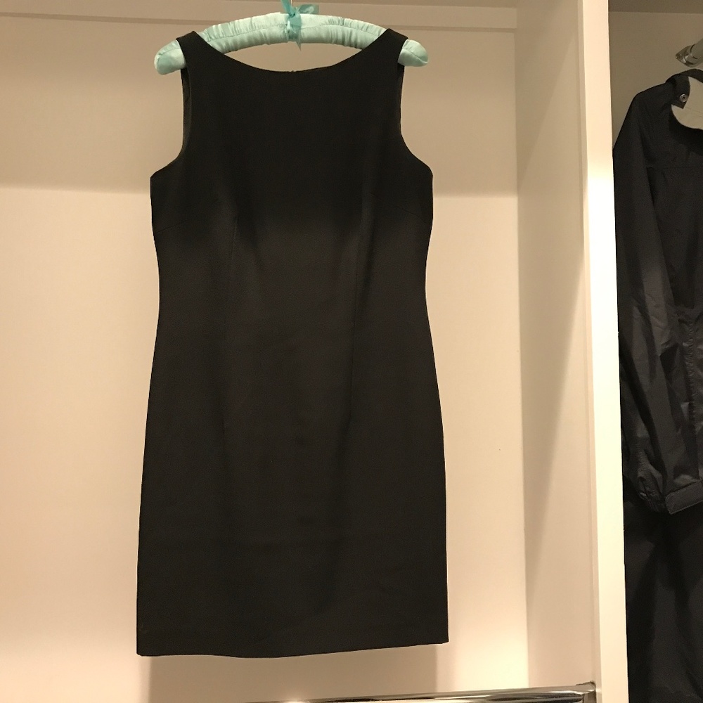 Laundry by Shelli Segal Black sheath dress